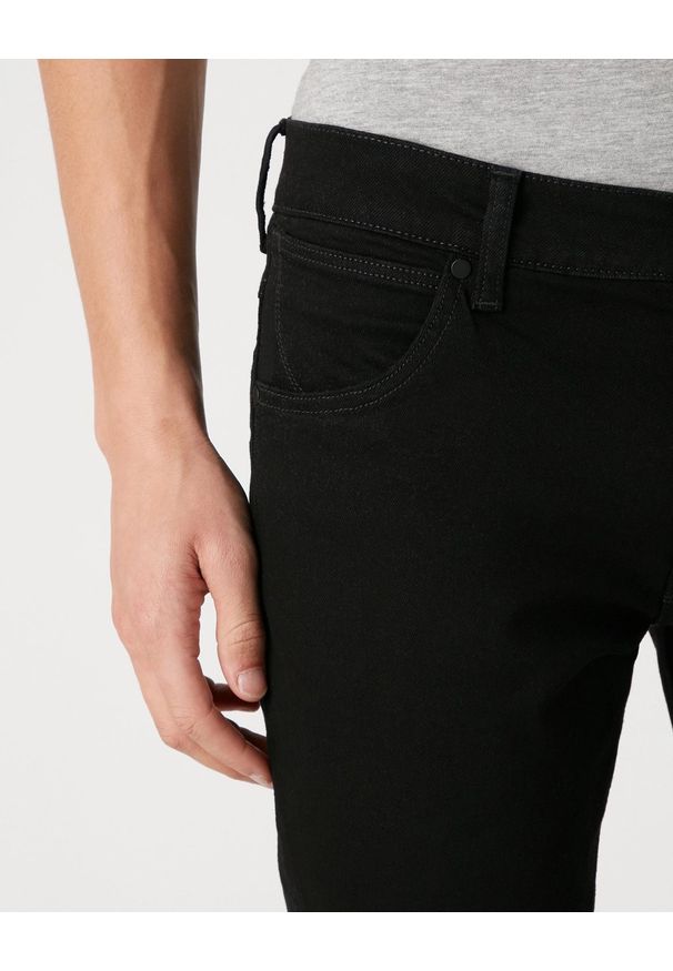 Wrangler - WRANGLER LARSTON MĘSKIE SPODNIE JEANSOWE JEANS BLACK VALLEY W18SHP19A 112127509