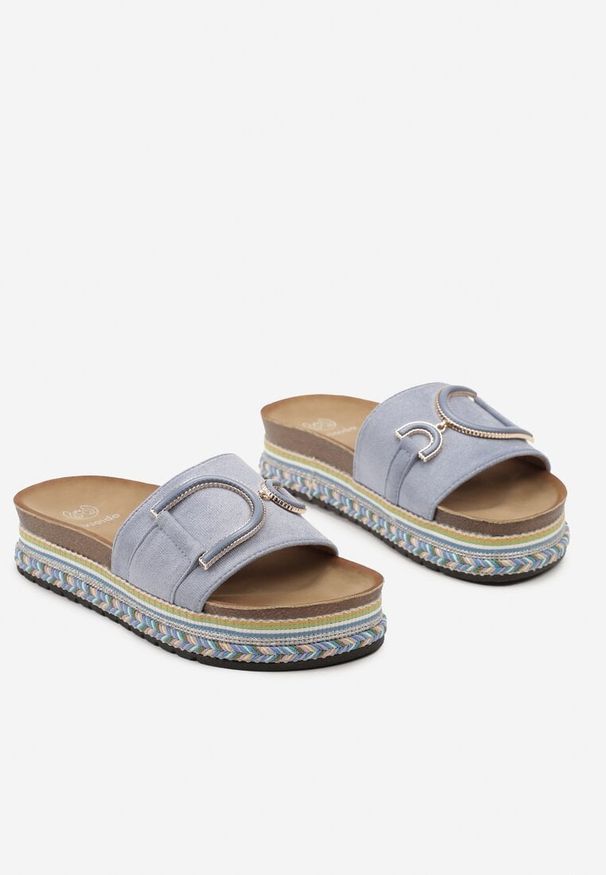 Born2be - Niebieskie Klapki na Płaskiej Podeszwie z Wkładką z Ekoskóry Ozdobione Metalową Aplikacją Asloena. Okazja: na co dzień. Kolor: niebieski. Materiał: bawełna, len. Wzór: aplikacja. Sezon: lato. Obcas: na płaskiej podeszwie. Styl: elegancki, casual