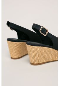 TOMMY HILFIGER - Tommy Hilfiger sandały damskie kolor granatowy na koturnie. Nosek buta: okrągły. Zapięcie: klamry. Kolor: niebieski. Obcas: na koturnie #2