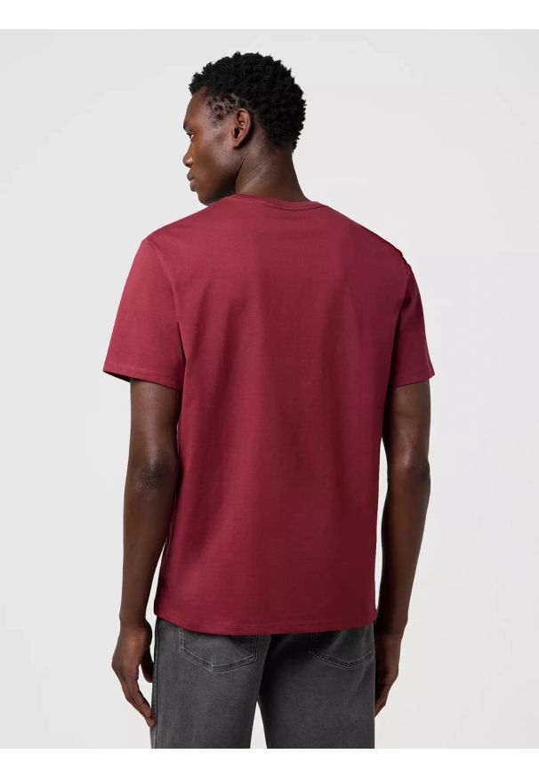 Wrangler - MĘSKA KOSZULKA WRANGLER GRAPHIC TEE RUBY WINE 112371485