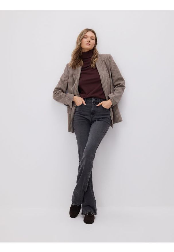 Reserved - Jeansy flare bootcut - szary. Kolor: szary