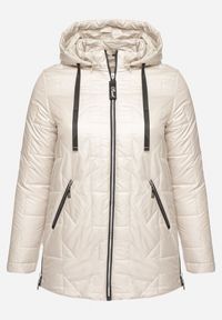 Born2be - Ciemnoszara Pikowana Kurtka Ozdobiona Pikowaniem z Odpinanym Kapturem Falerosa. Okazja: na co dzień, na spacer. Kolekcja: plus size. Kolor: szary. Materiał: jeans. Wzór: aplikacja. Styl: casual #7