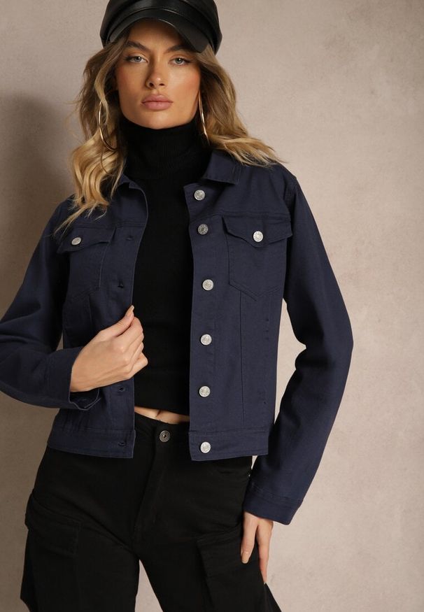 Renee - Granatowa Jeansowa Kurtka z Bawełny z Guzikami i Kieszeniami Ainztia. Kolor: niebieski. Materiał: bawełna, jeans