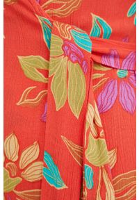 Billabong sukienka kolor czerwony mini prosta. Okazja: na co dzień. Kolor: czerwony. Materiał: tkanina. Typ sukienki: proste. Styl: casual. Długość: mini #6