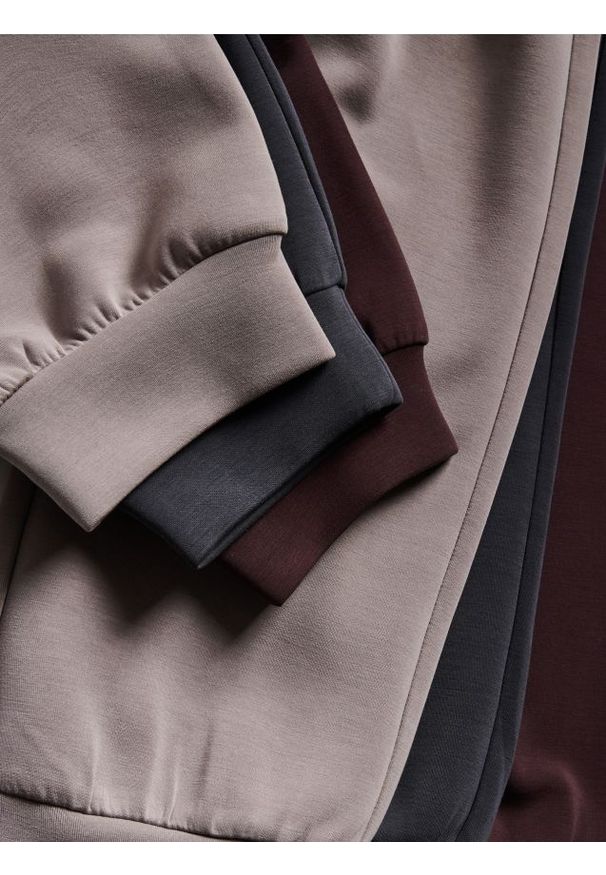 Reserved - Dresowe joggery - brązowy. Kolor: brązowy. Materiał: dresówka