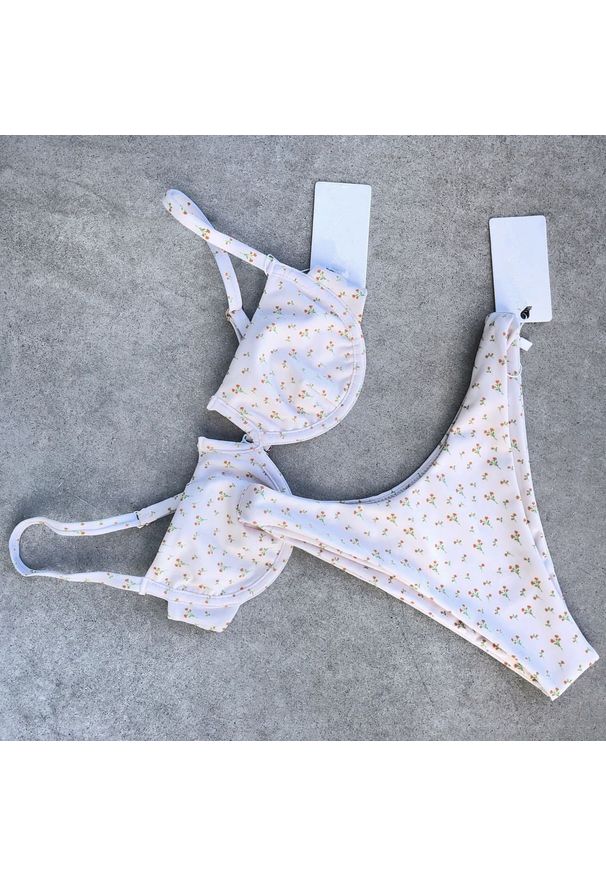 Intica - Strój kąpielowy z półmiseczkami odporny na słońce i chlor Krsta. Kolor: wielokolorowy. Materiał: tkanina, materiał