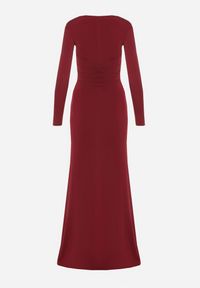 Born2be - Bordowa Koktajlowa Dopasowana Sukienka z Usztywnianymi Ramionami i Rozcięciem z Boku Orailia. Okazja: na imprezę. Kolor: czerwony. Typ sukienki: dopasowane. Styl: wizytowy #3