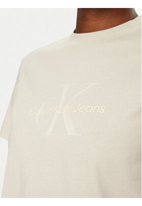 Calvin Klein Jeans T-Shirt J20J224983 Beżowy Regular Fit. Kolor: beżowy. Materiał: bawełna