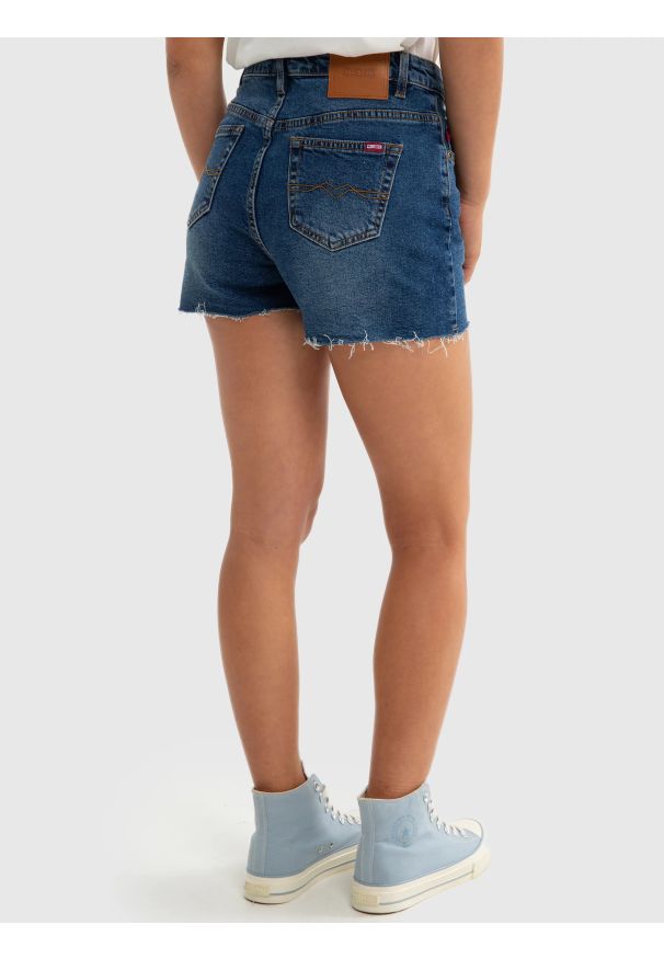 Big-Star - Szorty dziewczęce jeansowe z surowym wykoŅczeniem Shaina 516. Stan: podwyższony. Kolor: niebieski. Materiał: jeans. Długość: krótkie. Styl: klasyczny, sportowy, elegancki