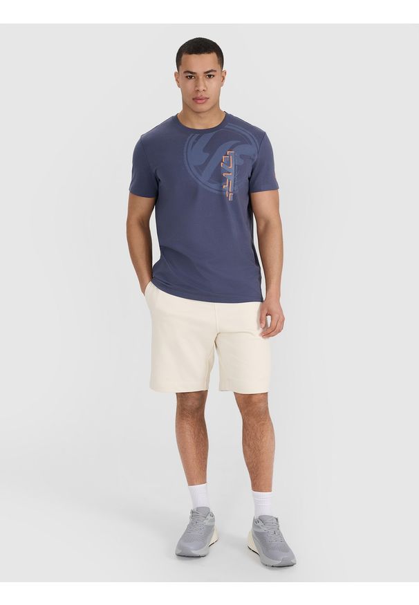 4f - 4F T-shirt regular z nadrukiem męski - szary M. Okazja: na co dzień. Kolor: szary. Materiał: bawełna, jersey, materiał. Długość rękawa: krótki rękaw. Długość: krótkie. Wzór: nadruk. Styl: sportowy, casual, klasyczny