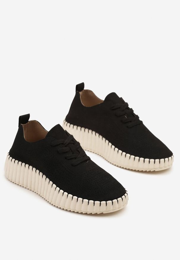 Born2be - Czarne Ażurowe Sneakersy na Grubej Podeszwie z Tłoczeniem Ronele. Okazja: na co dzień. Kolor: czarny. Wzór: ażurowy