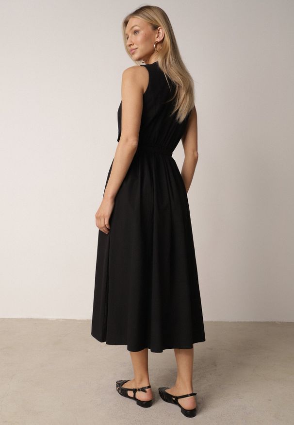 Born2be - Czarna Sukienka o Rozkloszowanym Kroju z Wiskozą i Bawełną z Paskiem Kelaliria. Okazja: na co dzień, na randkę. Kolor: czarny. Materiał: wiskoza, bawełna. Typ sukienki: proste. Styl: elegancki, casual