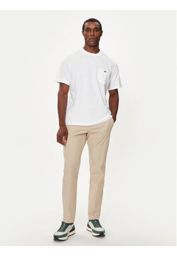 Lacoste T-Shirt TH2827 Biały Regular Fit. Kolor: biały. Materiał: bawełna
