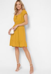 Born2be - Żółta Wiskozowa Sukienka z Gumkami w Pasie Ściągana przy Dekolcie z Falbanką Tiimamla. Okazja: na spacer. Kolor: żółty. Materiał: wiskoza. Długość rękawa: krótki rękaw #7