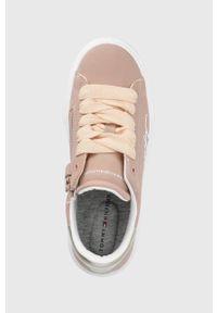 TOMMY HILFIGER - Tommy Hilfiger sneakersy dziecięce kolor różowy. Nosek buta: okrągły. Zapięcie: rzepy. Kolor: różowy. Materiał: materiał, włókno, guma #5