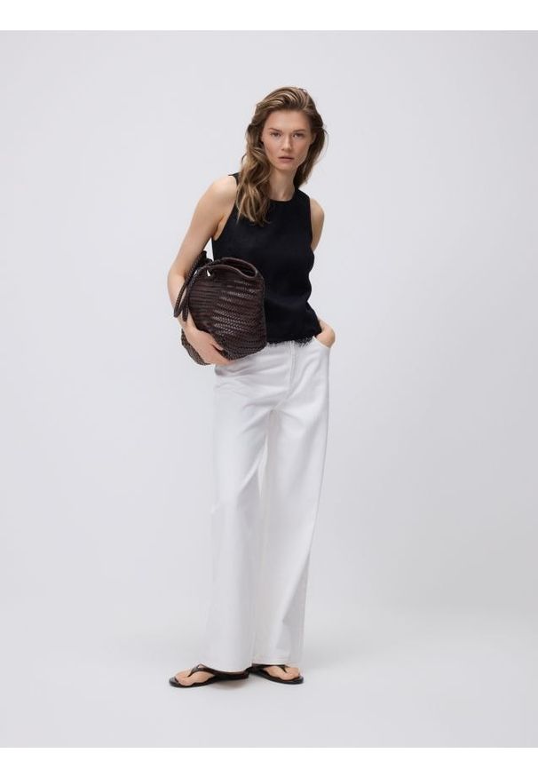 Reserved - Lniany top - czarny. Kolor: czarny. Materiał: len