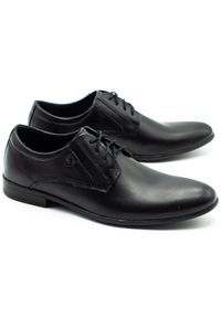KOMODO Wizytowe buty męskie 850 czarny mat czarne. Okazja: na co dzień. Kolor: czarny. Styl: wizytowy