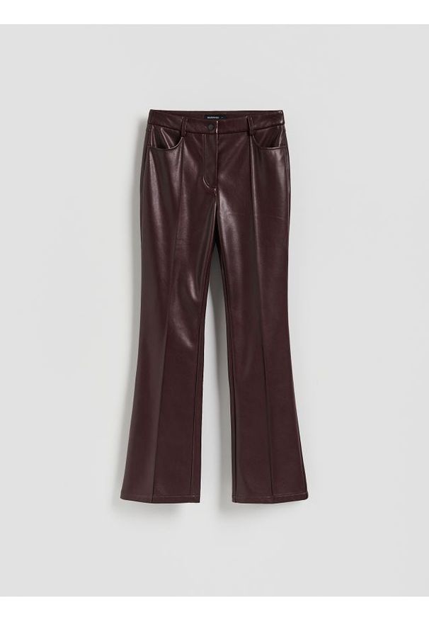 Reserved - Spodnie z imitacji skóry - bordowy. Kolor: czerwony. Materiał: skóra