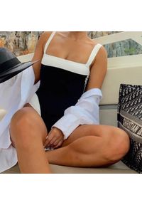 Intica - Jednoczęściowy strój kąpielowy minimalistyczny na plażę i basen Engelien. Kolor: czarny. Materiał: materiał #3