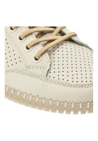 Półbuty damskie Vinceza, cholewka ze skóry naturalnej na płaskiej podeszwie z klasycznym sznurowaniem, beżowe, 79598. Okazja: na co dzień. Zapięcie: sznurówki. Kolor: beżowy. Materiał: skóra. Szerokość cholewki: normalna. Obcas: na płaskiej podeszwie. Styl: klasyczny #5