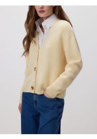 Reserved - Wełniany kardigan - jasnożółty. Kolor: żółty. Materiał: wełna #1