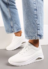 Renee - Białe Sportowe Sneakersy z Ekoskóry Sznurowane z Grubą Podeszwą Air Westar. Okazja: na co dzień. Zapięcie: sznurówki. Kolor: biały. Materiał: jeans #6