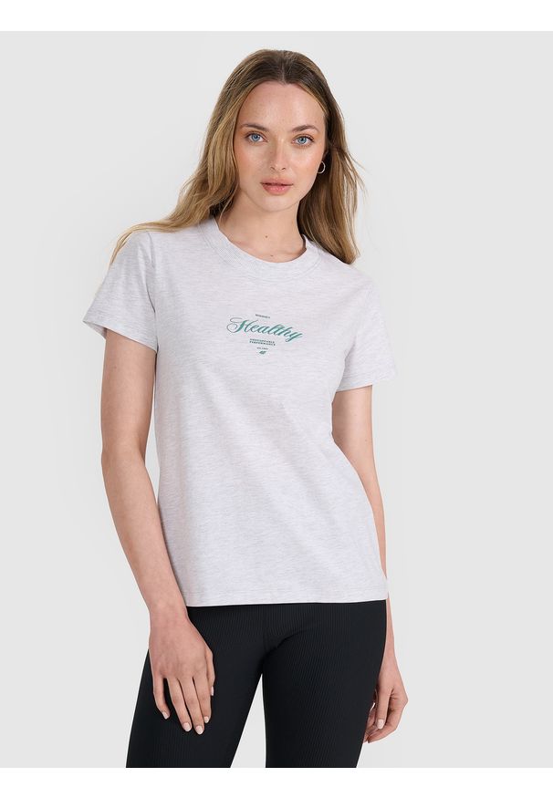 4f - 4F T-shirt regular z nadrukiem damski - szary L. Okazja: na co dzień. Kolor: szary. Materiał: dzianina, jersey, bawełna, materiał. Długość rękawa: krótki rękaw. Długość: krótkie. Wzór: nadruk. Styl: casual, klasyczny, sportowy