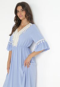 Born2be - Niebieska Wiskozowa Sukienka Maxi z Ozdobnym Dekoltem i Gumką w Pasie Latava. Okazja: na co dzień. Kolor: niebieski. Materiał: wiskoza. Styl: casual. Długość: maxi #3