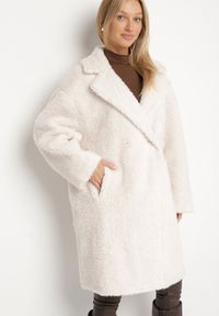 Born2be - Biały Dwurzędowy Płaszcz Teddy o Fasonie Oversize Anerre. Typ kołnierza: golf. Kolor: biały. Materiał: dzianina, jeans, wełna. Styl: elegancki