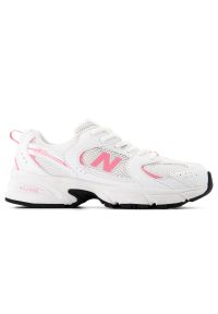 Buty dziecięce New Balance GR530CL – białe. Okazja: na co dzień, na uczelnię. Kolor: biały. Materiał: guma, materiał, syntetyk. Szerokość cholewki: normalna