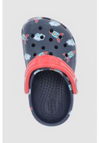 Crocs Klapki dziecięce kolor granatowy. Nosek buta: okrągły. Kolor: niebieski. Materiał: materiał, guma #3