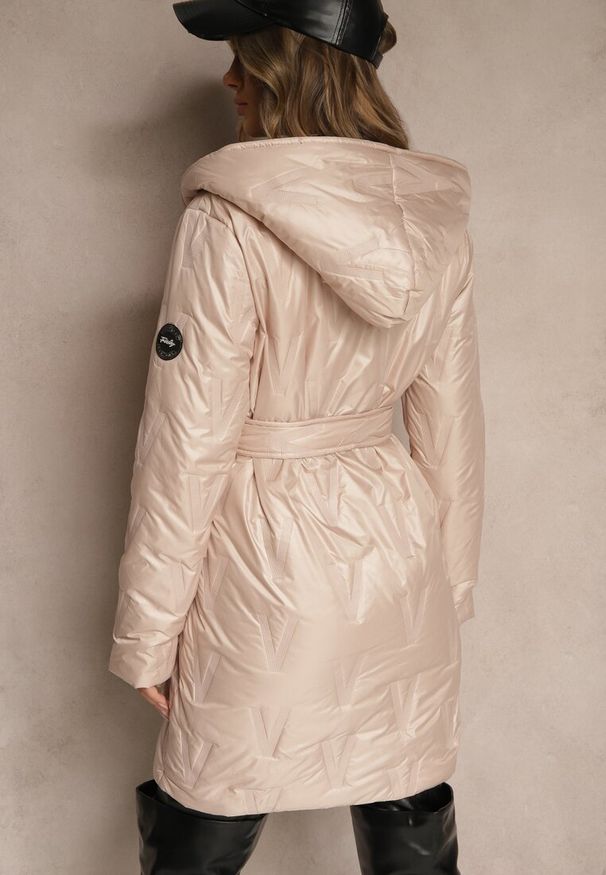 Renee - Złoto-Różowa Pikowana Kurtka z Kapturem i Wiązanym Paskiem Elladie. Okazja: na co dzień. Typ kołnierza: kaptur. Kolor: złoty. Materiał: dzianina, jeans. Styl: casual