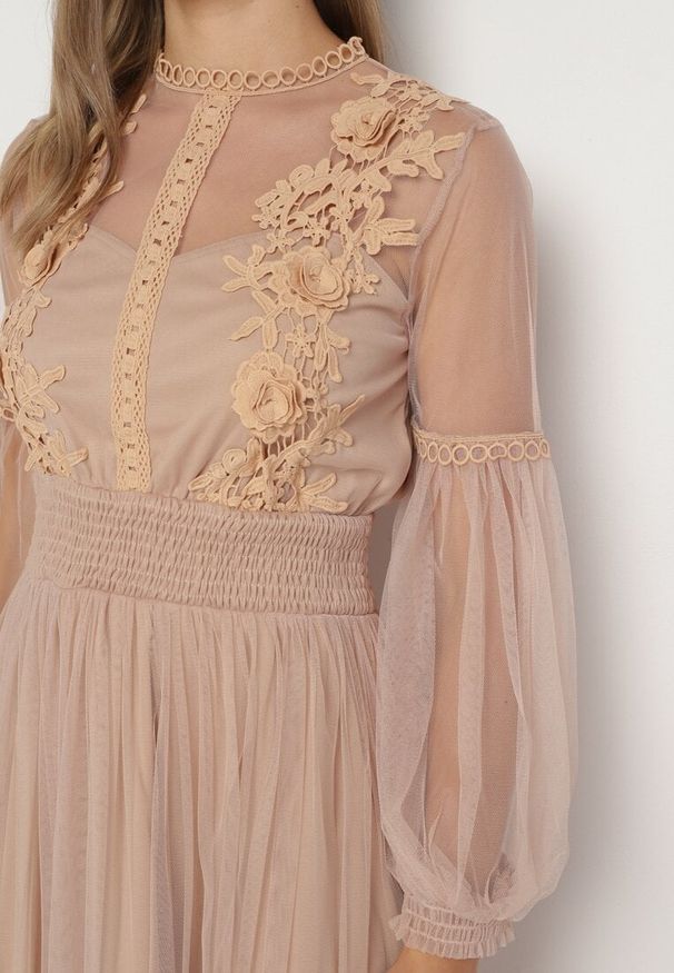 Born2be - Ciemnobeżowa Rozkloszowana Sukienka Tiulową z Koronką Llaudia. Kolor: beżowy. Materiał: tiul, koronka. Wzór: koronka