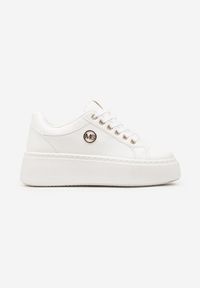Born2be - Białe Sneakersy na Platformie z Drobną Okrągłą Aplikacją Tandris. Nosek buta: okrągły. Kolor: biały. Szerokość cholewki: normalna. Wzór: aplikacja. Obcas: na platformie #5