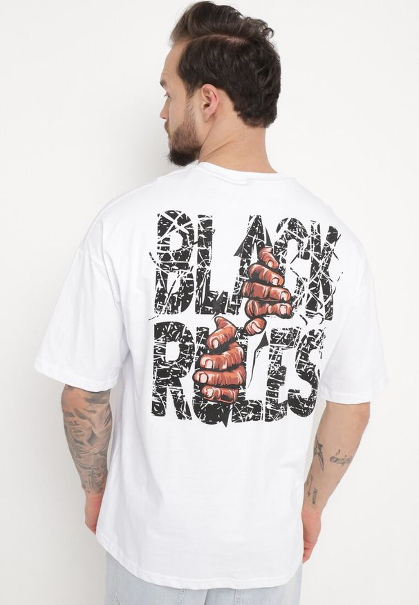 Born2be - Biała Bawełniana Koszulka T-shirt z Nadrukiem po Obu Stronach Daven. Kolor: biały. Materiał: bawełna. Długość rękawa: krótki rękaw. Długość: krótkie. Wzór: nadruk