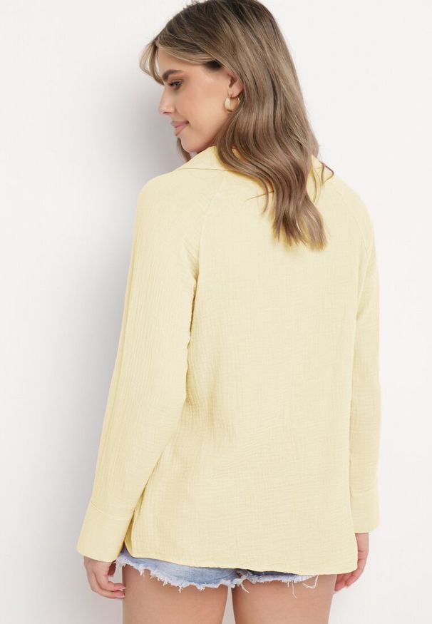 Born2be - Żółta Bawełniana Bluzka z Kołnierzykiem i Wiązaniem z Przodu Abilla. Kolor: żółty. Materiał: bawełna. Styl: klasyczny, elegancki