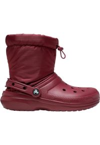 Buty zimowe damskie Crocs Classic Lined Neo Puff Boot. Kolor: czerwony. Sezon: zima