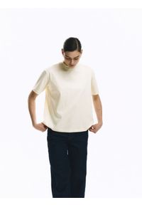 Reserved - T-shirt oversize z merceryzowanej bawełny - złamana biel. Materiał: bawełna