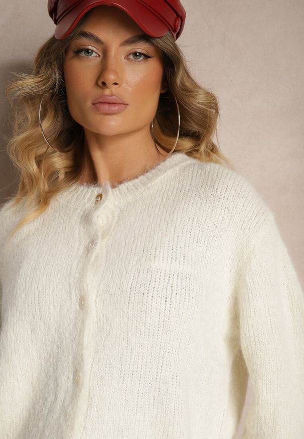 Renee - Biały Klasyczny Kardigan o Prostym Kroju Riavara. Okazja: na spotkanie biznesowe. Kolor: biały. Materiał: jeans. Wzór: gładki. Styl: klasyczny
