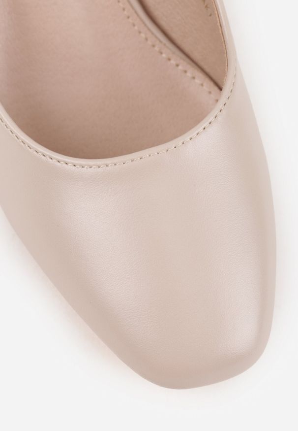 Born2be - Ciemnobeżowe Czółenka VICES na Ozdobnym Słupku z Odkrytą Piętą Sanegea. Okazja: na wesele, do pracy, na co dzień, na ślub cywilny. Zapięcie: pasek. Kolor: beżowy. Materiał: jeans. Obcas: na słupku. Styl: casual, klasyczny, elegancki