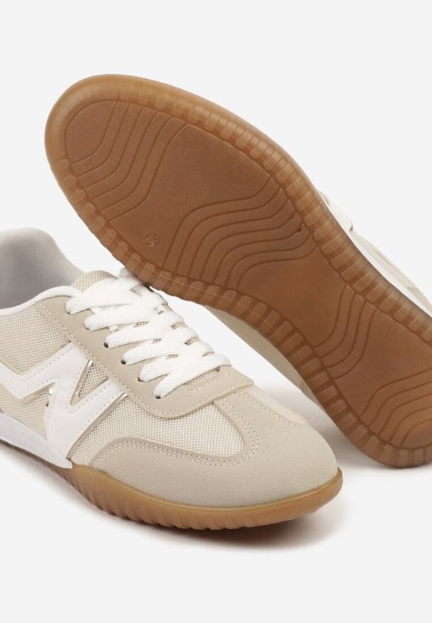 Born2be - Beżowe Sneakersy w Stylu Kultowych Tenisówek z Ozdobnymi Przeszyciami Elanicia. Okazja: na spotkanie biznesowe, do pracy, na co dzień. Kolor: beżowy
