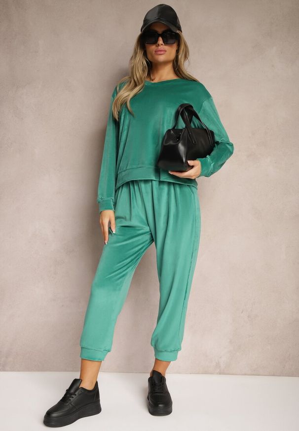 Renee - Zielony Komplet Dresowy z Weluru Luźna Bluza z Dekoltem w V i Elastyczne Spodnie z Kieszeniami Esparkia. Kolor: zielony. Materiał: welur, dresówka