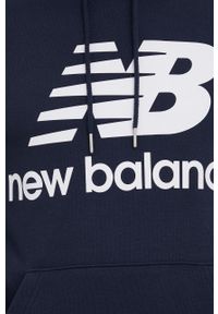 New Balance bluza MT03558ECL męska kolor granatowy z kapturem z nadrukiem. Typ kołnierza: kaptur. Kolor: niebieski. Materiał: bawełna. Wzór: nadruk