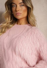 Renee - Różowy Sweter o Futrzanym Wykończeniu z Wełną Meriaune. Okazja: na co dzień. Kolor: różowy. Materiał: wełna, futro. Długość rękawa: długi rękaw. Długość: długie. Sezon: zima. Styl: casual #4