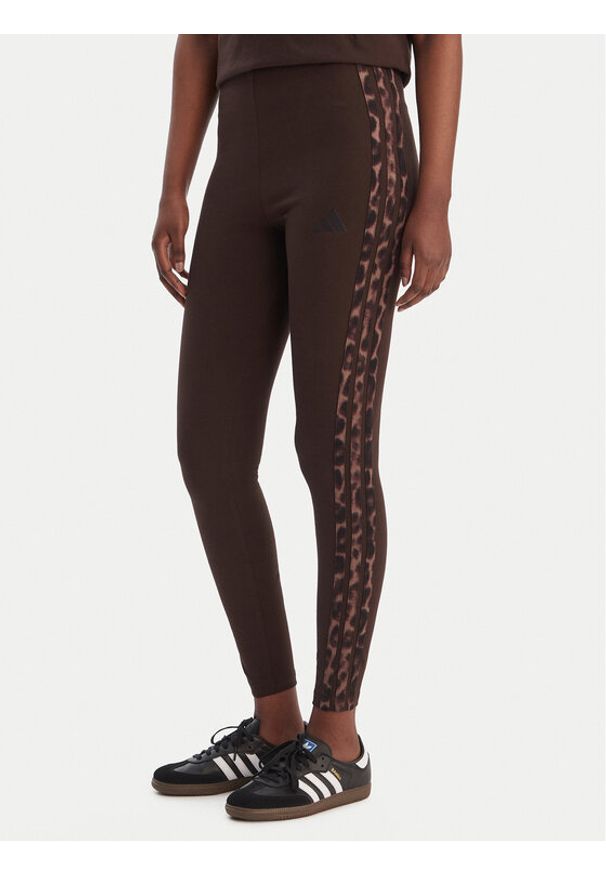 Adidas - adidas Legginsy Seasonal Essentials Leopard Print KA2793 Brązowy Slim Fit. Kolor: brązowy. Materiał: bawełna. Wzór: nadruk