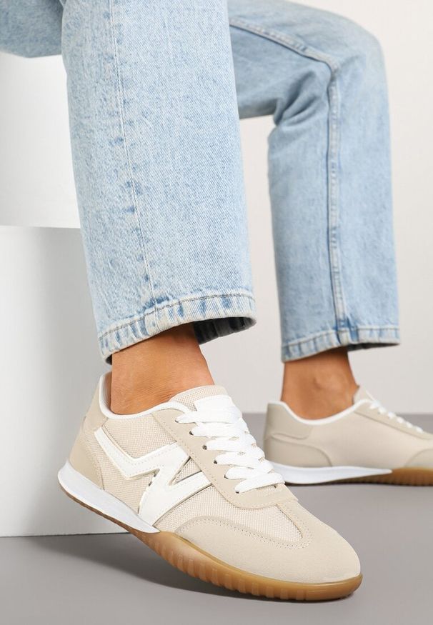 Born2be - Beżowe Sneakersy w Stylu Kultowych Tenisówek z Ozdobnymi Przeszyciami Elanicia. Okazja: na co dzień, na spotkanie biznesowe, do pracy. Kolor: beżowy
