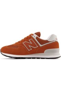 Buty New Balance U574CF2 pomarańczowe. Okazja: na co dzień. Kolor: pomarańczowy. Materiał: syntetyk, materiał, guma, zamsz, skóra. Szerokość cholewki: normalna. Model: New Balance 574 #4