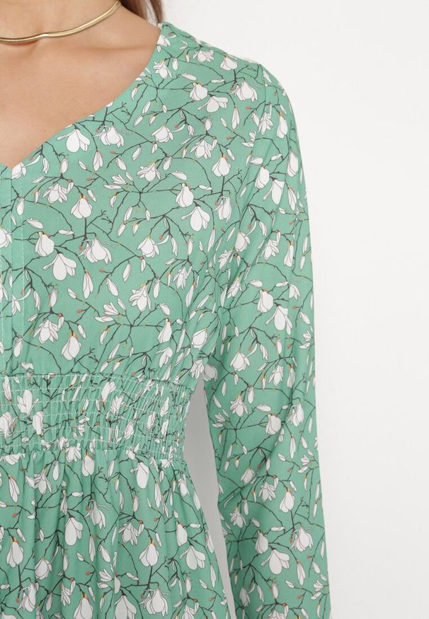 Born2be - Zielona Asymetryczna Sukienka Midi Rozkloszowana z Siateczką Tivora. Kolor: zielony. Typ sukienki: asymetryczne. Długość: midi