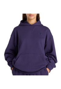 Bluza damska New Balance WT41537BOY - fioletowa. Okazja: na co dzień. Kolor: fioletowy. Materiał: prążkowany, bawełna, materiał, dresówka. Styl: casual, klasyczny #1