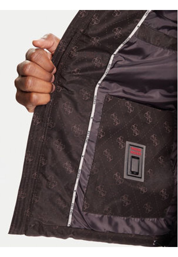 Guess Kurtka zimowa M5BL0B W2322 Brązowy Relaxed Fit. Kolor: brązowy. Materiał: syntetyk. Sezon: zima